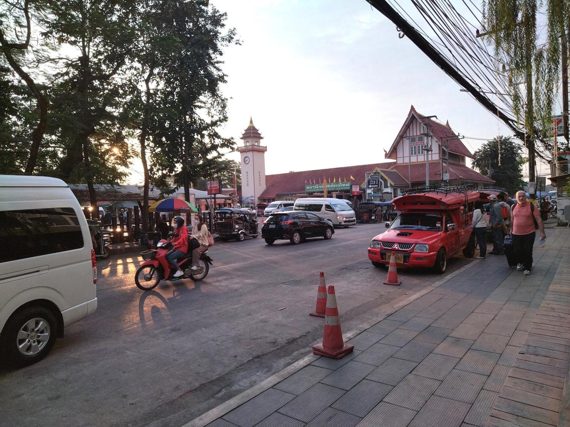 Supanich Condo Opposite The Train Station Chiangmai Chiang Mai Exterior foto