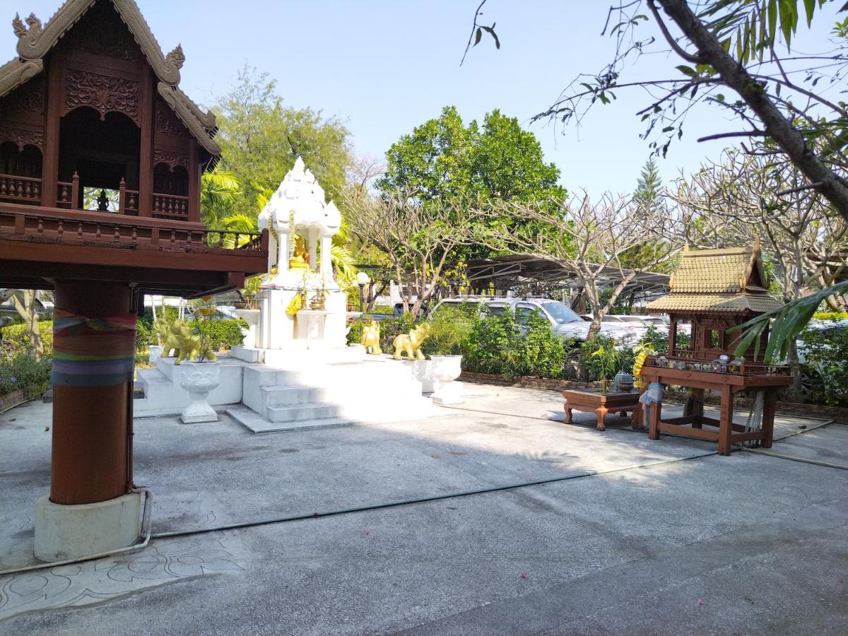 Supanich Condo Opposite The Train Station Chiangmai Chiang Mai Exterior foto