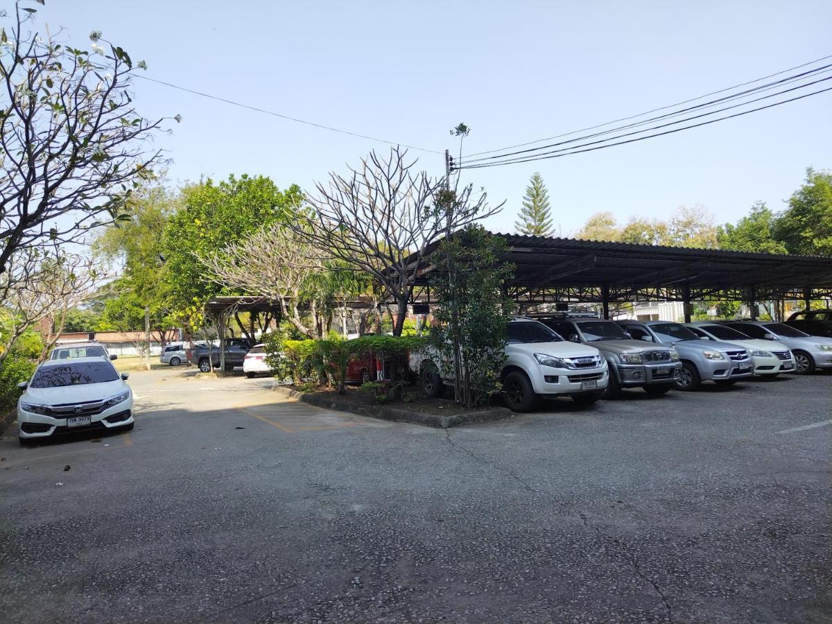 Supanich Condo Opposite The Train Station Chiangmai Chiang Mai Exterior foto